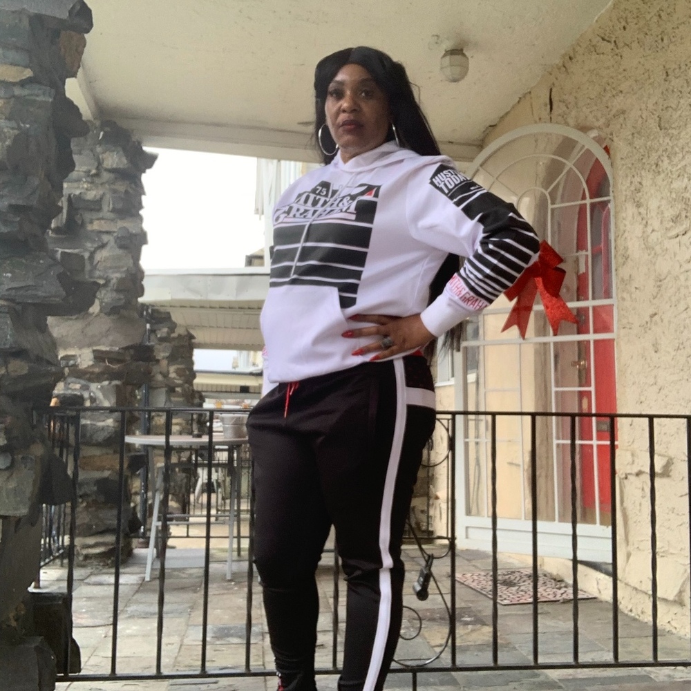 Meet your Posher, Shandell m